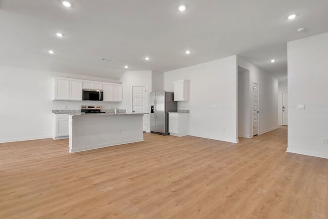 Building Photo - Brand-New 4 Bedroom Home in Prairie Grove! Move-in Ready! FENCE INCLUDED!