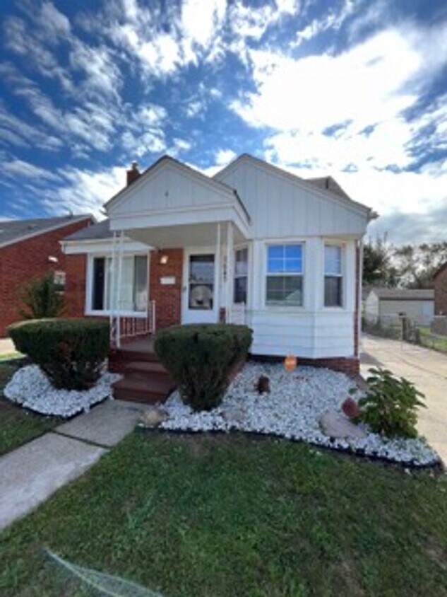 Foto principal - Beautifully maintained 3 bed - 1.5 Bath in Lincoln Park!