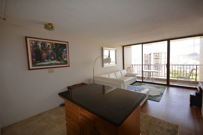 Foto del edificio - Awesome Ocean Views from High Floor Renova...