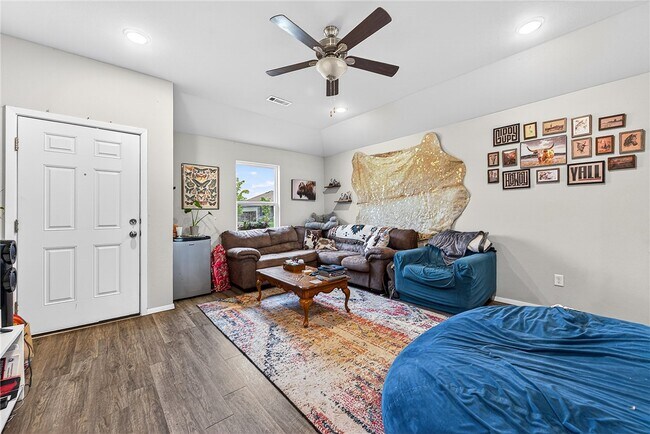 Building Photo - 967 E Sparrow Cir
