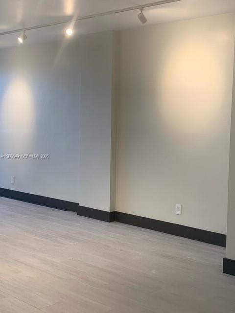 Foto del edificio - 90 Edgewater Dr