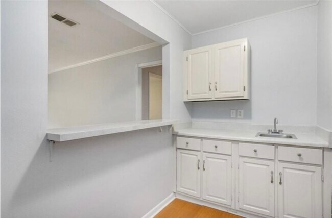 Building Photo - 7 Basswood Cir