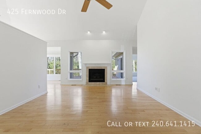 Foto del edificio - 425 Fernwood Dr