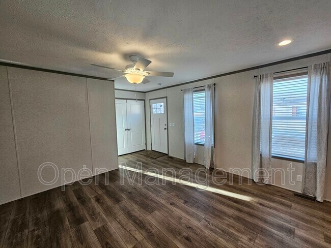 Foto del edificio - 725 S 12th St