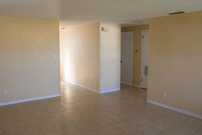 Foto del edificio - 1800 S Palmetto Ave