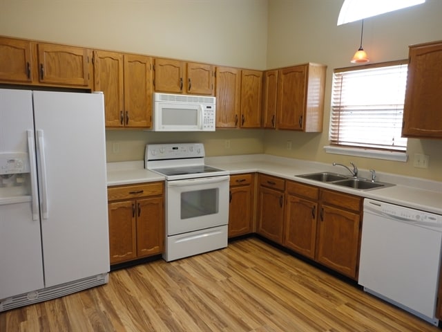 Foto del edificio - 7440 Chipwood Dr