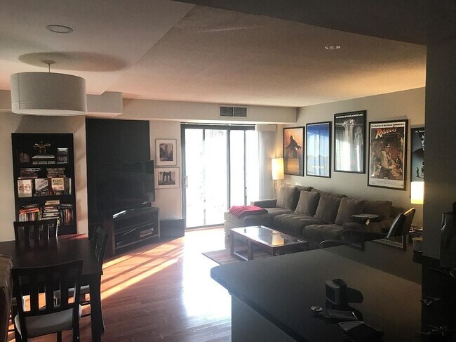 Foto del edificio - 1530 Key Blvd