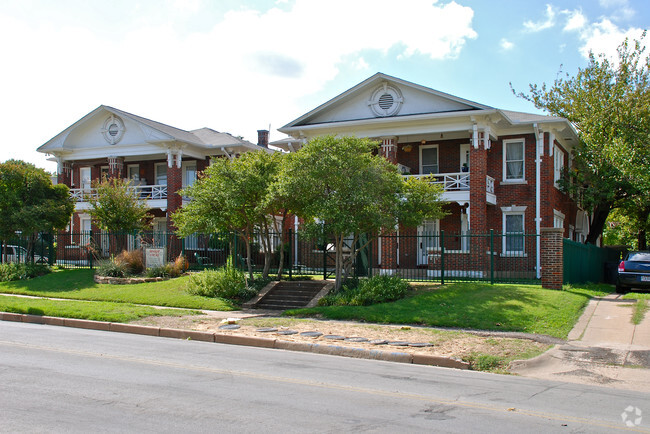 Foto del edificio - Bishop Court Apts