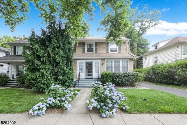 Building Photo - 85 Carteret St