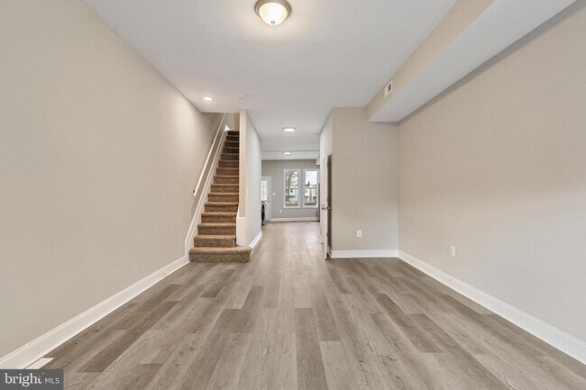 Foto del edificio - 2302 E Madison St