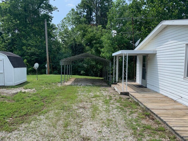 Building Photo - 3 bedroom modular in Solsberry!