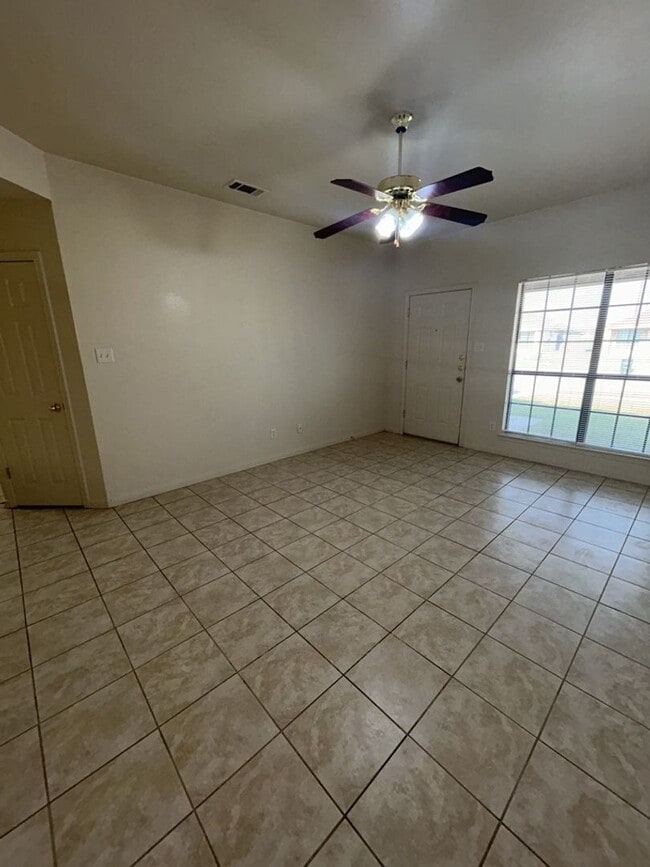 Building Photo - 1206 Nicholas Cir