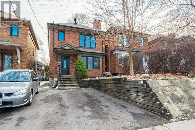 Photo du bâtiment - 175 Lawrence Ave W