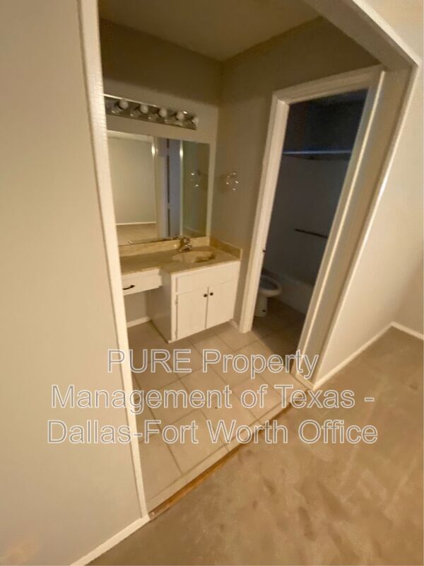 Foto del edificio - 7705 Red Oak St