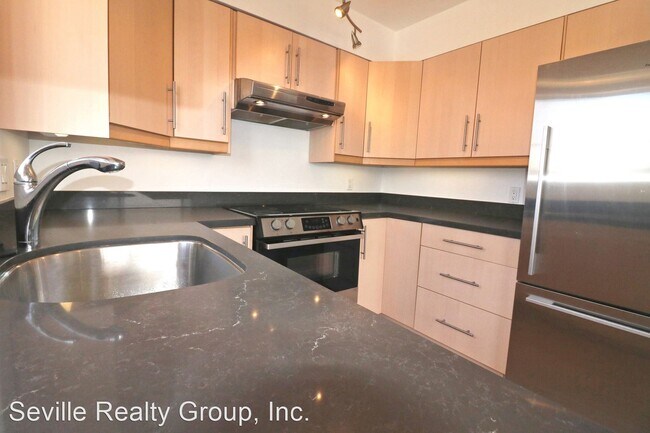 Building Photo - 3990 Crown Point Dr