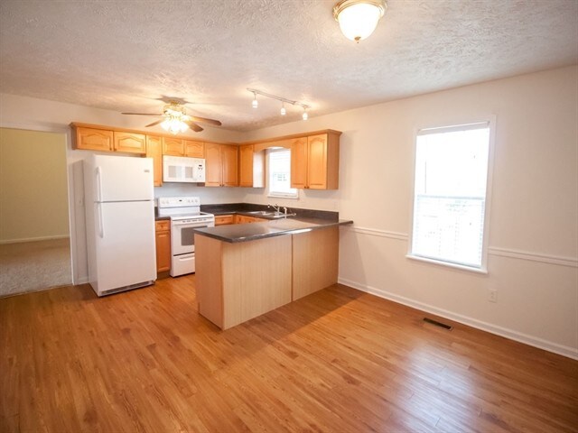 Foto del edificio - 643 Glenties Dr