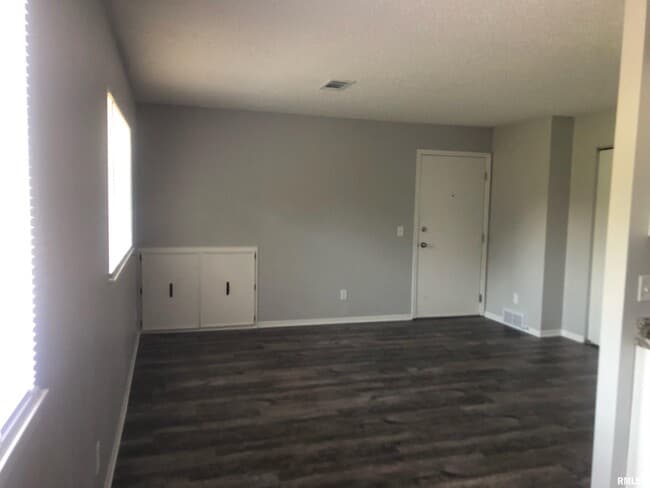 Building Photo - 4933 Jersey Ridge Rd