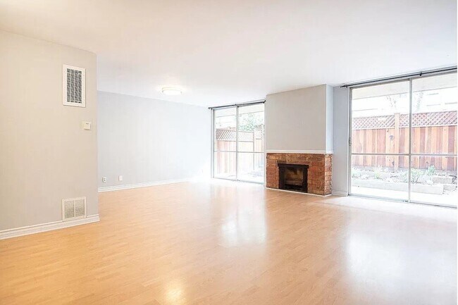 Building Photo - 6425 Green Valley Cir