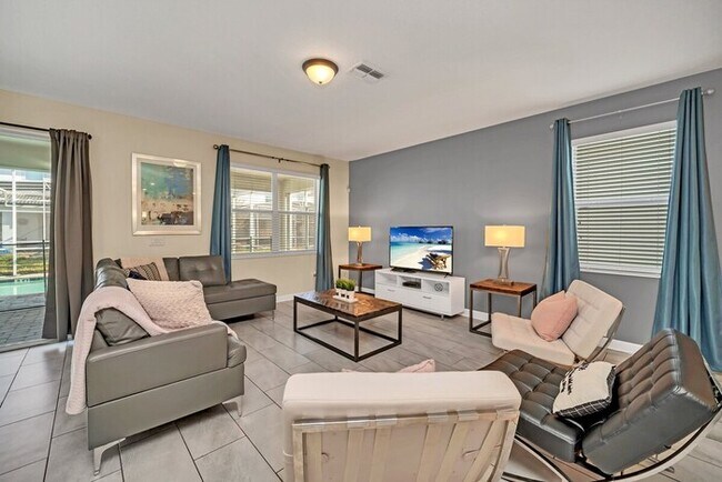 Building Photo - 1671MV-Big Ticket  Luxury 9Beds Villa With...