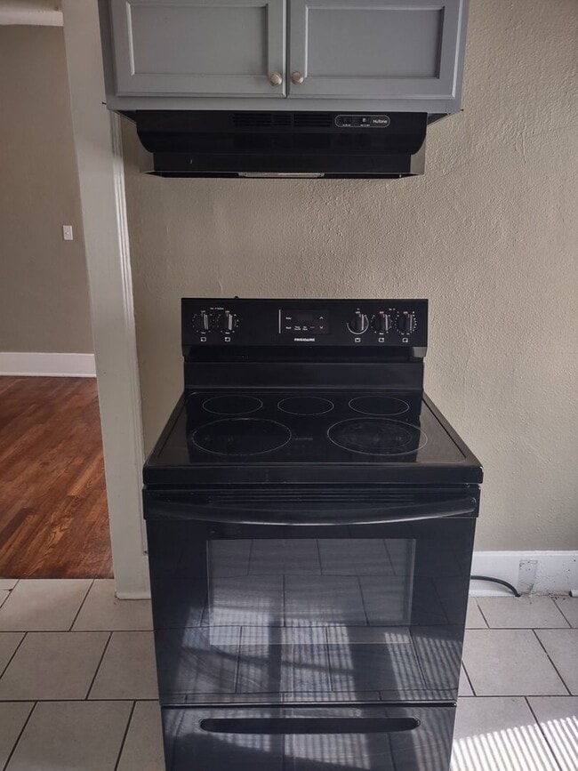 Building Photo - LIMITED TIME MOVE IN SPECIAL!! FIRST MONTH FREE! AVAILABLE FOR MOVE IN NOW!