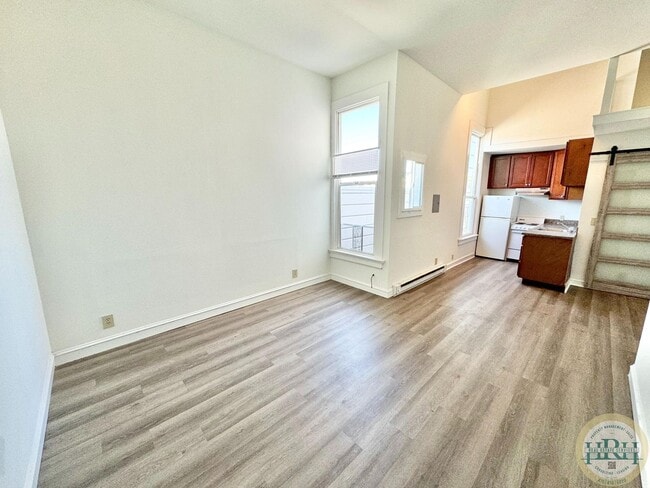 Building Photo - Top Floor Studio Unit in the Heart of the ...