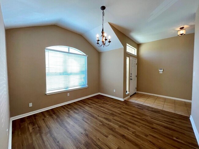 Foto del edificio - 145 Amber Ash Dr