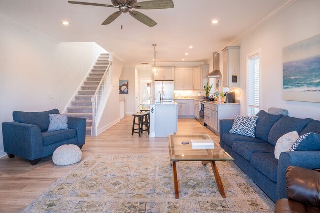 Building Photo - FURNISHED OFF-SEASON MONTHLY RENTAL - AVAI...