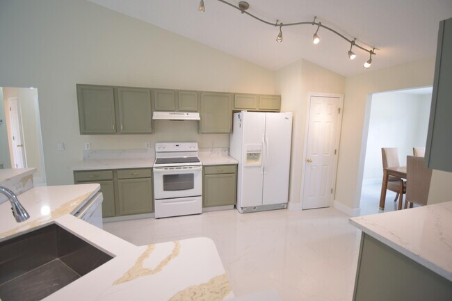 Foto del edificio - 2198 SW Cameo Blvd