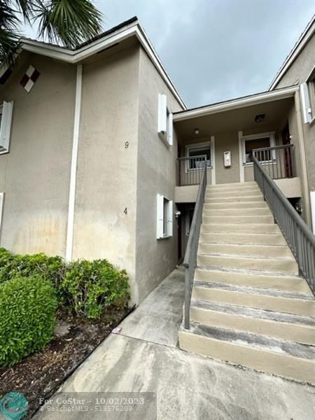 Foto del edificio - 9649 Riverside Dr