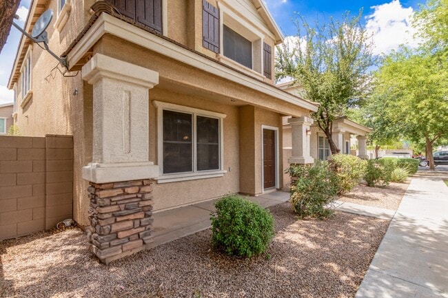 Building Photo - Poolside, 3 bedroom in The Gardens!