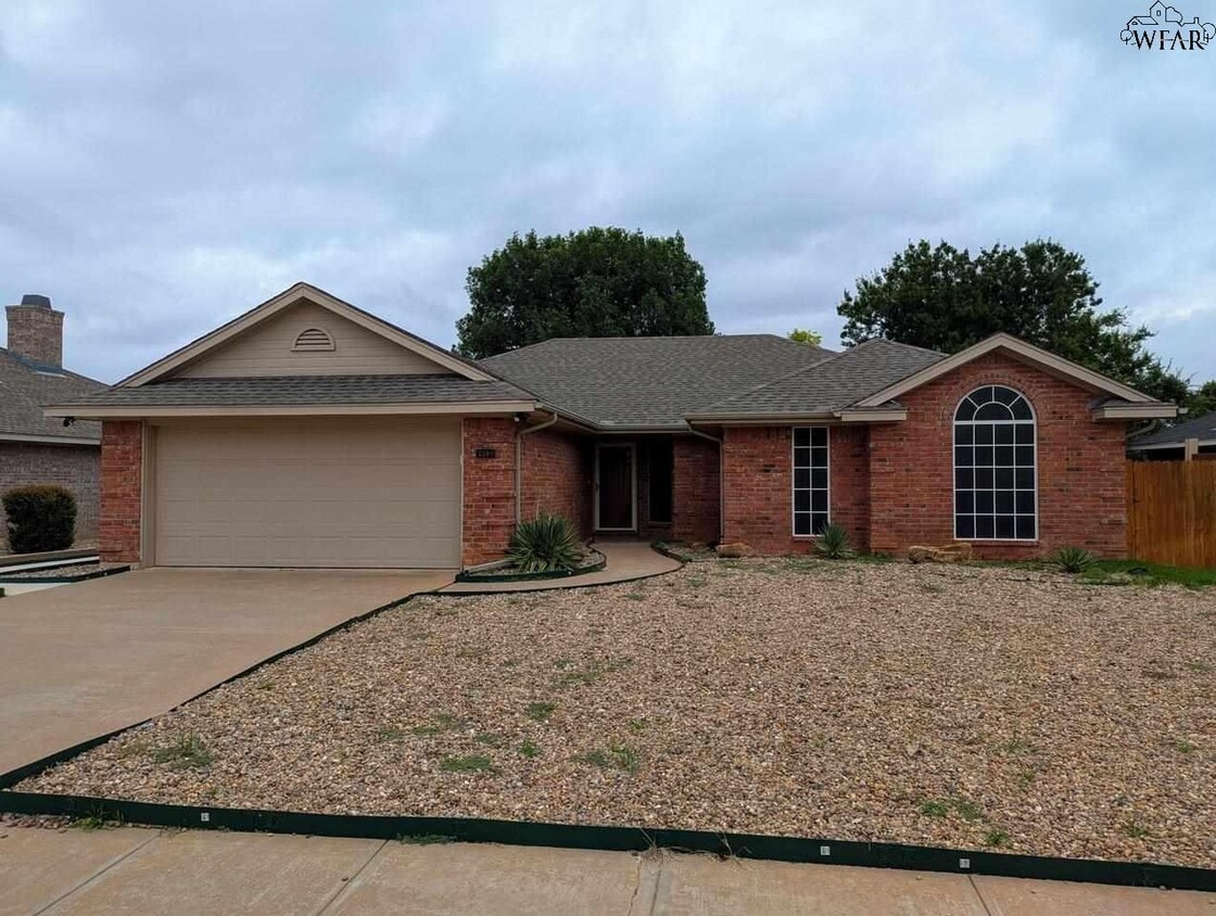 Primary Photo - 5509 Long Leaf Dr