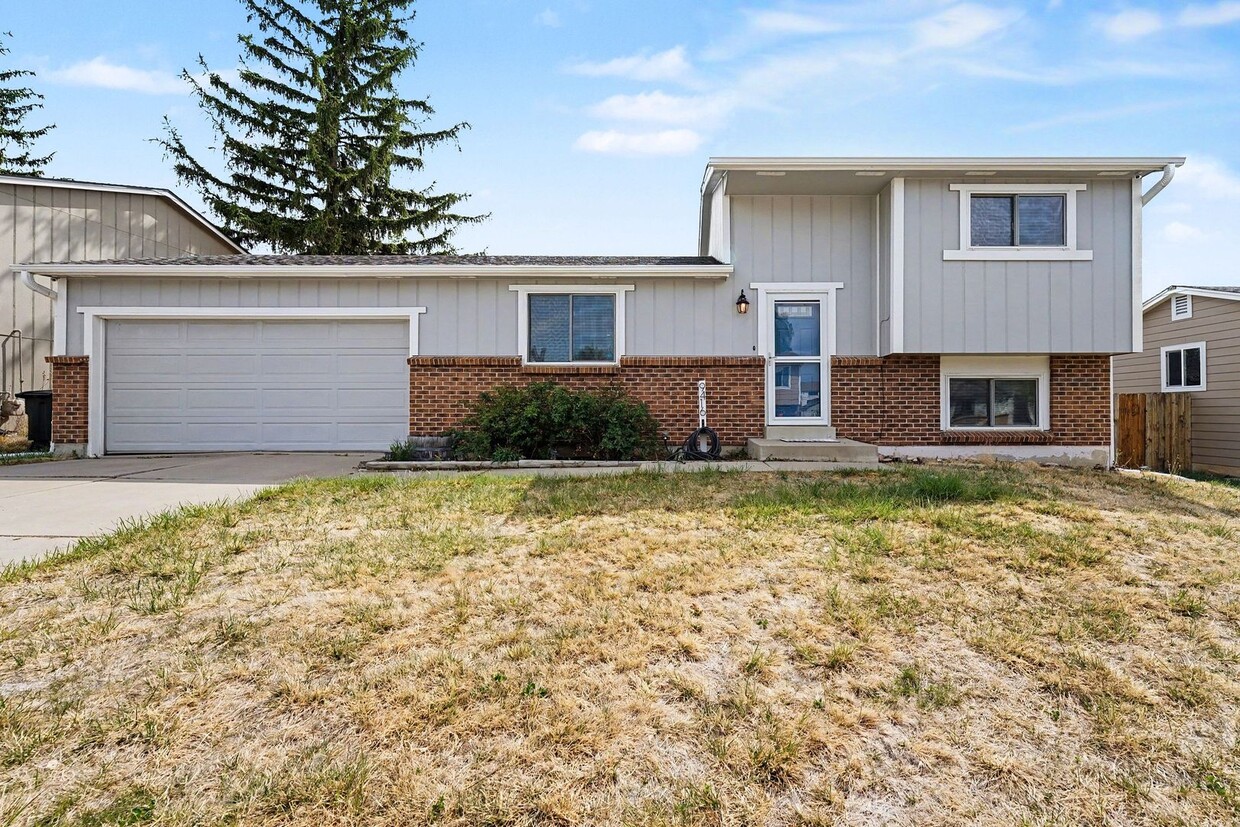 Exceptional and spacious three bedroom, two bath home in Thornton. - Exceptional and spacious three bedroom, two bath home in Thornton.
