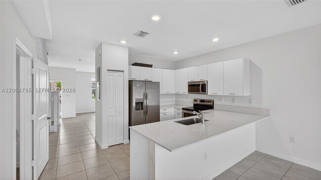 Foto del edificio - 12123 NW 23rd Ct