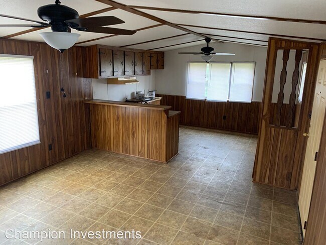 Building Photo - 643 Oak Grove Rd
