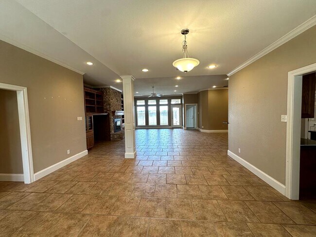 Foto del edificio - 401 Springwood Ct