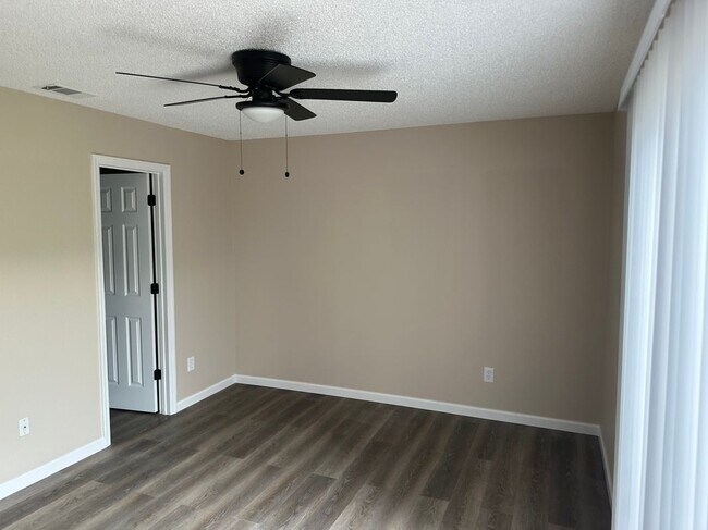 Foto del edificio - 135 Jones Ln