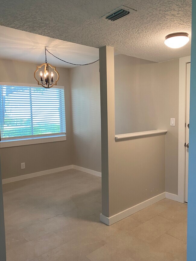 Building Photo - 6531 Chasewood Dr