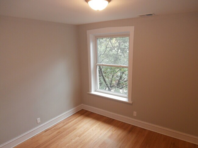 Building Photo - 5344 N Paulina St