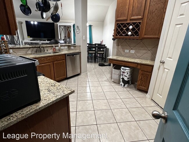 Foto del edificio - 3 br, 2 bath House - 5709 Paloma Blanca Dr