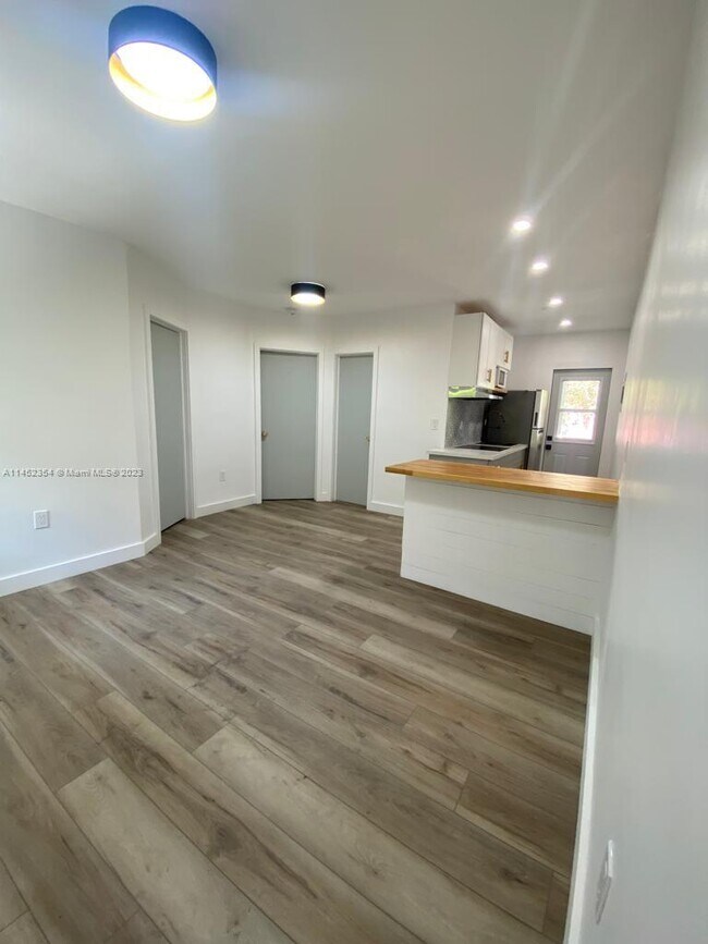 Foto del edificio - 1542 SW 5th St