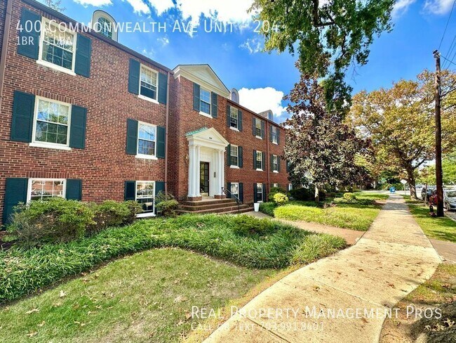 Foto del edificio - Sun-filled, Spacious Alexandria Condo: Wal...