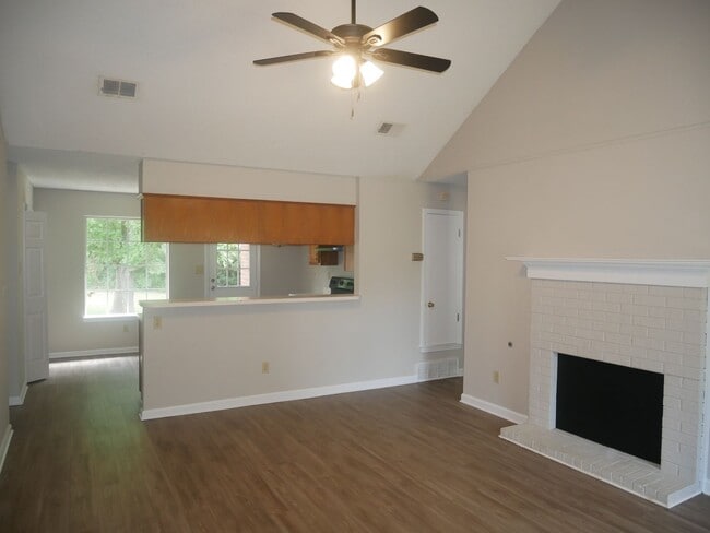 Building Photo - 7404 Black Oak Dr