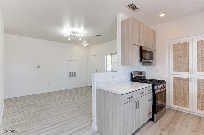 Building Photo - 1301 Red Gable Ln