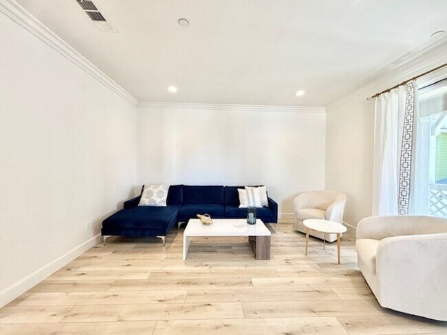 Foto del edificio - 4 Bedroom + 3.5 Bathroom Townhome | The Westerlies | Unfurnished