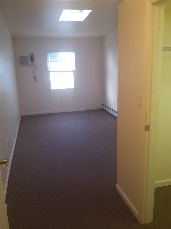 121 Broadway, Lynbrook, NY 11563 House Rental in Lynbrook, NY