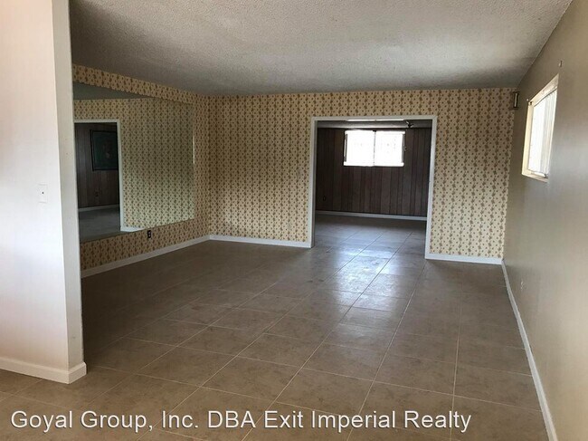 Building Photo - 4 br, 2 bath House - 898 W. Pico Ave.