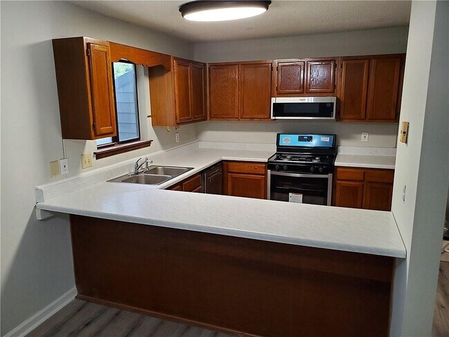 Building Photo - 245 Heathersett Dr SW