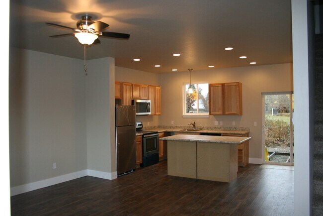 Foto del edificio - 729 Waverly Pl