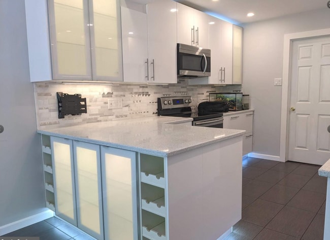 Building Photo - 3 Kaylin Cor