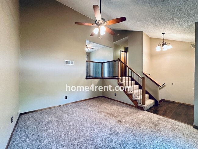 Building Photo - Spacious Liberty Home w/ an Updated Kitche...